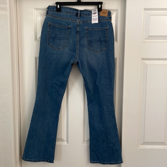 Denizen Levi’s Jean pants - Picture 4 of 5